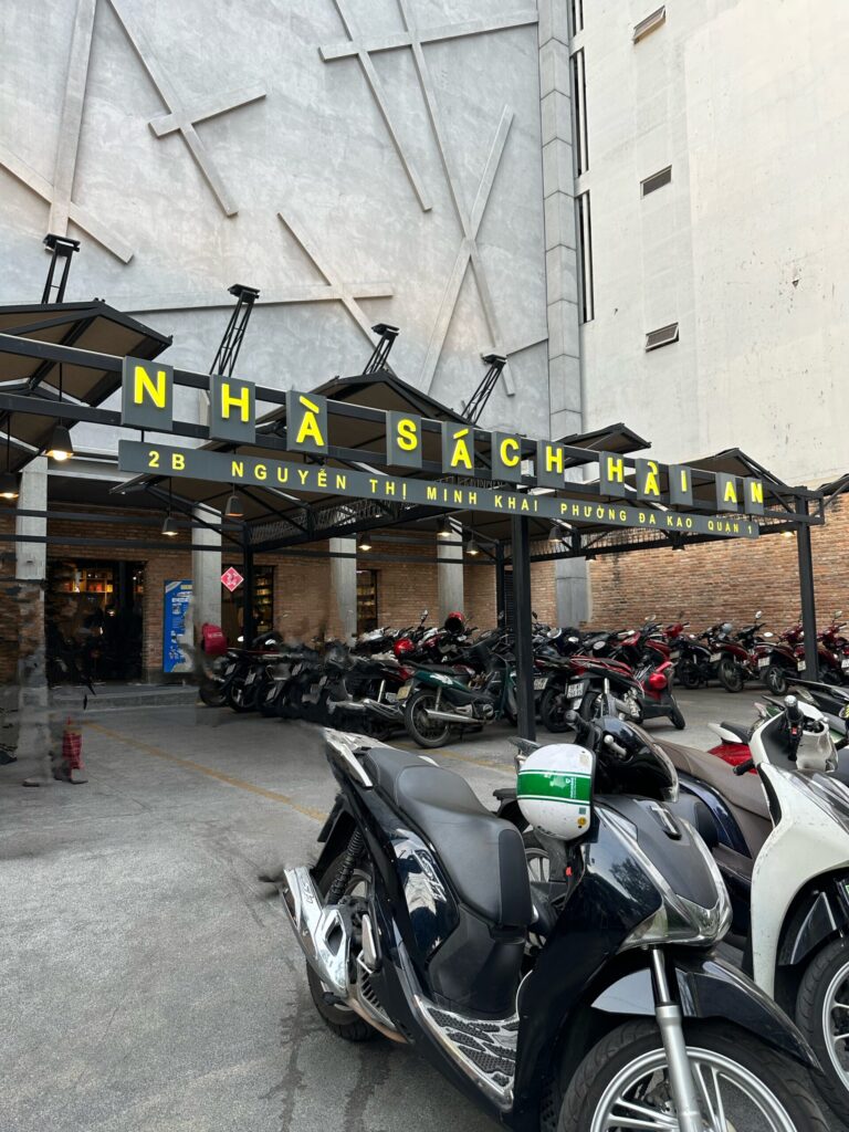 ホーチミンの本屋