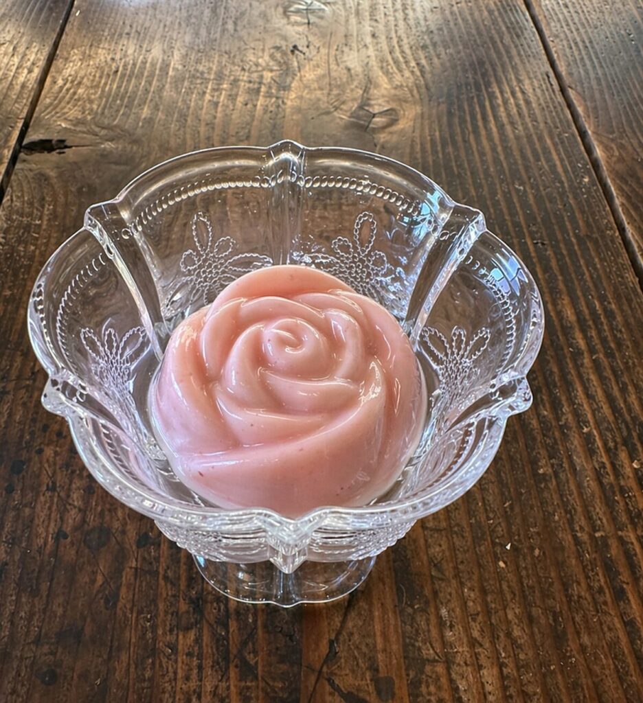 ベトナムのおかってではベトナムスイーツも大人気。いちご豆腐を作ります。