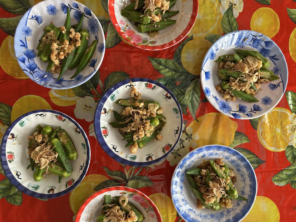 辛いだけじゃない。香りをつくる、ベトナムの手作りサテ(Sa tế)でベトナム家庭料理を。たたき海老とオクラのサテ炒め。